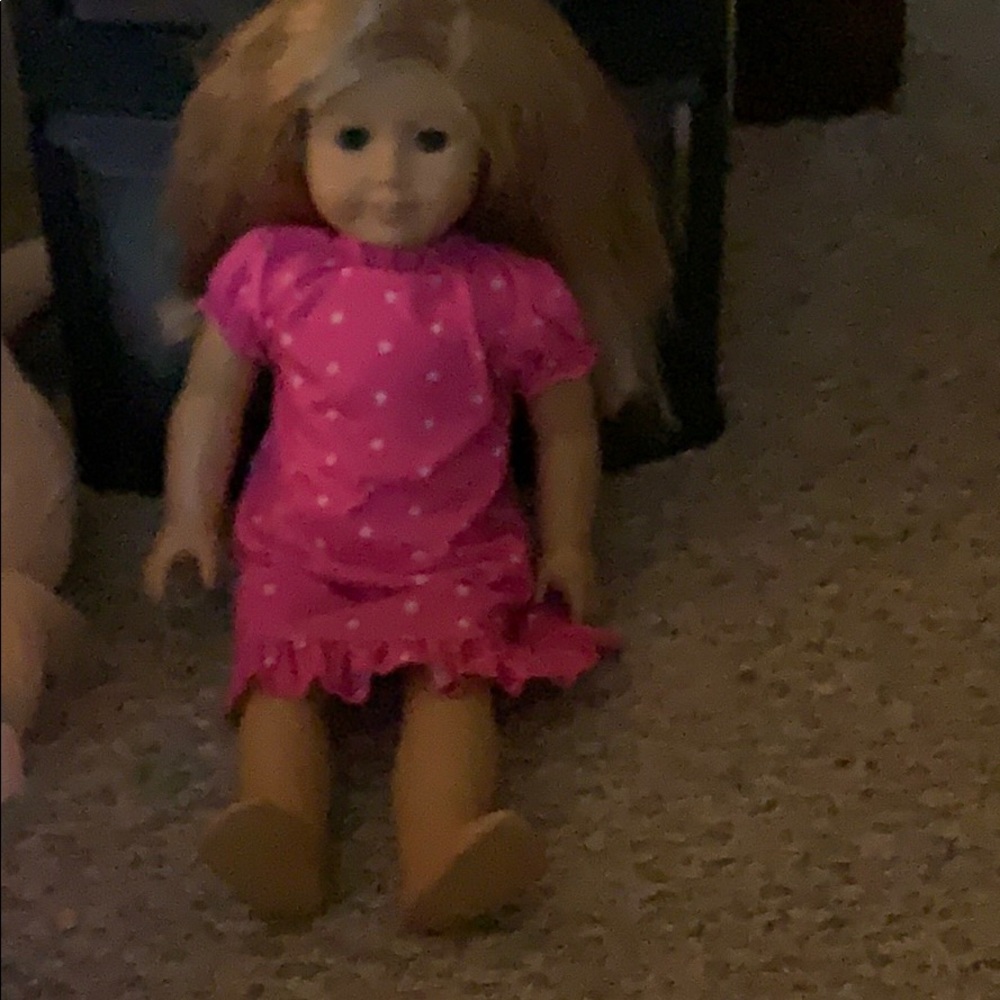 I’m selling an old American girl doll
